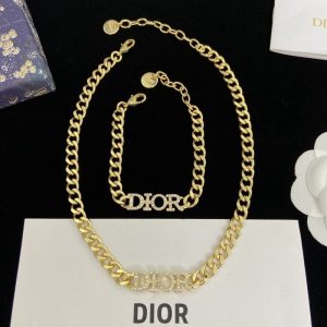 Dior Replica Jewelry Chain Material: Copper Pendant Material: Copper Pendant Material: Copper Style: Elegant Chain Style: Bamboo Chain