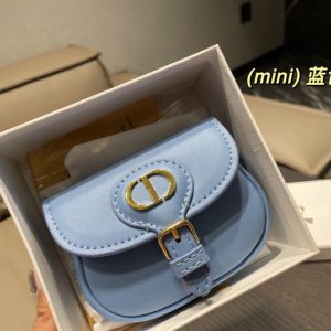 Dior Replica Bags/Hand Bags Brand: Dior Texture: Cowhide Texture: Cowhide Type: Saddle Bag Popular Elements: Splicing Style: Fashion Closed: Package Cover Type