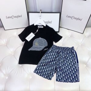 Dior Replica Child Clothing Fabric Material: Cotton/Cotton Ingredient Content: 51% (Inclusive) - 70% (Inclusive) Ingredient Content: 51% (Inclusive) - 70% (Inclusive) Gender: Universal Popular Elements: Printing Number Of Pieces: Two Piece Suit Sleeve Length: Short Sleeve