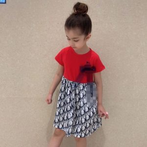 Dior Replica Child Clothing Brand: Dior Fabric Material: Chiffon/Polyester (Polyester) Fabric Material: Chiffon/Polyester (Polyester) Ingredient Content: 96% (Inclusive)¡ª100% (Exclusive) Pattern: Letter Number Of Pieces: Single Sleeve Length: Short Sleeve