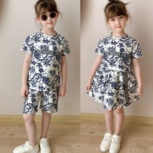 Dior Replica Child Clothing Fabric Material: Cotton/Cotton Ingredient Content: 30% And Below Ingredient Content: 30% And Below Gender: Universal Popular Elements: Printing Number Of Pieces: Two Piece Set Sleeve Length: Short Sleeve