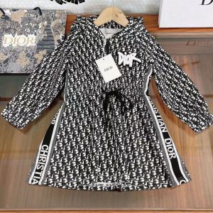 Dior Replica Child Clothing Fabric Material: Cotton/Cotton Ingredient Content: 81% (Inclusive)¡ª90% (Inclusive) Ingredient Content: 81% (Inclusive)¡ª90% (Inclusive) Pattern: Letter Number Of Pieces: Single Sleeve Length: Long Sleeves Collar: Hooded