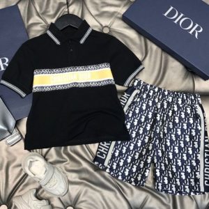 Dior Replica Child Clothing Fabric Material: Cotton/Cotton Ingredient Content: 71% (Inclusive)¡ª80% (Inclusive) Ingredient Content: 71% (Inclusive)¡ª80% (Inclusive) Gender: Male Popular Elements: Printing Number Of Pieces: Two Piece Set Sleeve Length: Short Sleeve