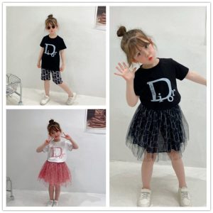 Dior Replica Child Clothing Fabric Material: Cotton/Cotton Ingredient Content: 31% (Inclusive)¡ª50% (Inclusive) Ingredient Content: 31% (Inclusive)¡ª50% (Inclusive) Gender: Universal Popular Elements: Printing Number Of Pieces: Two Piece Set Sleeve Length: Short Sleeve