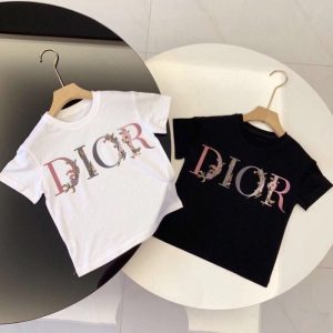 Dior Replica Child Clothing Gender: Universal Fabric Material: Cotton/Cotton Fabric Material: Cotton/Cotton Ingredient Content: 91% (Inclusive)¡ª95% (Inclusive) Sleeve Length: Short Sleeve Popular Elements: Printing Pattern: Letter