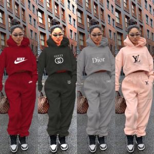 Dior Replica Clothing Fabric Material: Other/Polyester (Polyester Fiber) Ingredient Content: 31% (Inclusive) - 50% (Inclusive) Ingredient Content: 31% (Inclusive) - 50% (Inclusive) Type: Pants Suit Sleeve Length: Long Sleeve Popular Elements: Solid Color