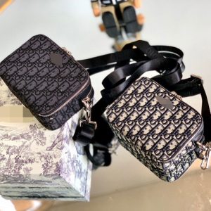 Dior Replica Bags/Hand Bags Texture: Canvas Popular Elements: Printing Popular Elements: Printing Style: Fashion Closed: Drawstring Buckle