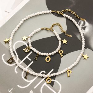 Dior Replica Jewelry Material: Titanium Steel Style: Women'S Style: Women'S Extension Chain: Below 10Cm Pendant Material: Titanium Steel Pattern: Letter Brands: Dior
