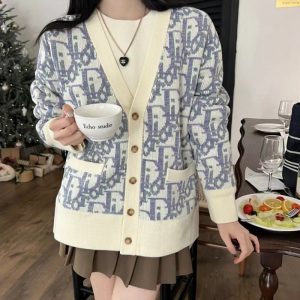 Dior Replica Clothing Fabric Material: Other/Viscose Fiber Ingredient Content: 51% (Inclusive) - 70% (Inclusive) Ingredient Content: 51% (Inclusive) - 70% (Inclusive) Style: Simple Commuting/Korean Version Popular Elements / Process: Button Clothing Version: Loose Dress Style: Cardigan
