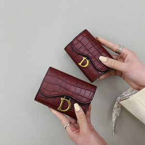 Dior Replica Bags/Hand Bags Material: PU Wallet Discount: 2 Fold Wallet Discount: 2 Fold Closure Type: Package Cover Type Bag Shape: Horizontal Square Pattern: Solid Color Hardness: Middle
