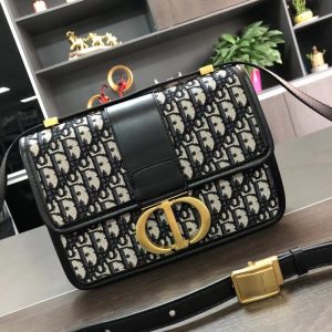 Dior Replica Bags/Hand Bags Bag Size: Small Lining Material: Polyester Lining Material: Polyester Bag Shape: Horizontal Square Closure Type: Package Cover Type Pattern: Solid Color Hardness: Medium Soft