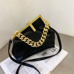 Fendi Replica Bags/Hand Bags Bag Type: Clip Bag Bag Size: Middle Bag Size: Middle Lining Material: Polyester Cotton Bag Shape: Bucket Type Pattern: Solid Color Number Of Shoulder Straps: Single