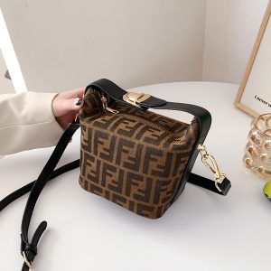 Fendi Replica Bags/Hand Bags Gross Weight: 0.49kg Material: PU Material: PU Bag Type: Lock Bag Bag Size: Small Lining Material: Polyester Bag Shape: Vertical Square