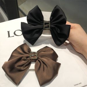 Fendi Replica Jewelry Material: Fabric Style: Women Style: Women Modeling: Bow Tie Hairpin Classification: Spring Clip