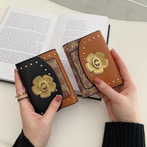 Others Replica Wallet Gender: Female Material: PVC Material: PVC Wallet Discount: 3 Fold Closure Type: Lock Bag Shape: Horizontal Square Pattern: Letter