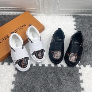 Fendi Replica Shoes/Sneakers/Sleepers Upper Material: Top Layer Pork Skin Sole Material: EVA Sole Material: EVA Upper Height: Low Top Gender: Universal Closed: Velcro Applicable Season: Spring And Autumn