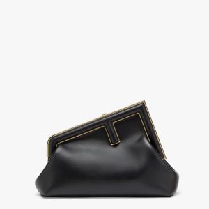Fendi Replica Bags/Hand Bags Texture: PU Type: Saddle Bag Type: Saddle Bag Popular Elements: Clip Style: Fashion Closed: Lock Suitable Age: Youth (18-25 Years Old)