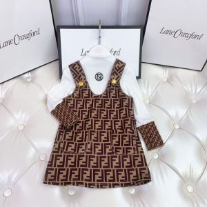 Fendi Replica Child Clothing Fabric Material: Cotton/Cotton Ingredient Content: 51% (Inclusive)¡ª70% (Inclusive) Ingredient Content: 51% (Inclusive)¡ª70% (Inclusive) Pattern: Letter Sleeve Length: Short Sleeve Collar: Other Skirt Type: Straight Skirt
