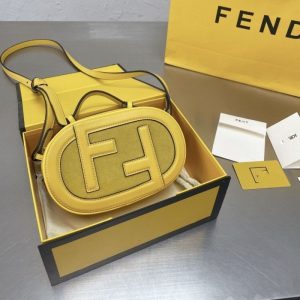 Fendi Replica Bags/Hand Bags Texture: Cowhide Type: Other Type: Other Popular Elements: Splicing Style: Vintage Closed: Zipper Suitable Age: Youth (18-25 Years Old)