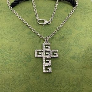 Gucci Replica Jewelry Style: Vintage Chain Style: Cross Chain Chain Style: Cross Chain Whether To Bring A Fall: Belt Pendant For People: Couple Pattern Element: Cross/Crown/Roman Numerals Length: 51Cm (Included)-80Cm (Not Included)