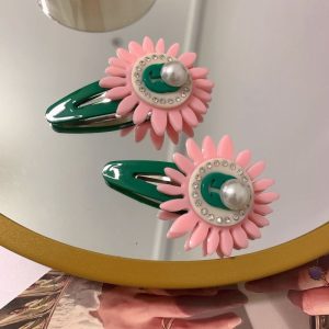 Gucci Replica Jewelry Gross Weight: 0.08kg Material: Acrylic Material: Acrylic Style: Women Modeling: Sun Flower Hairpin Classification: BB Clip
