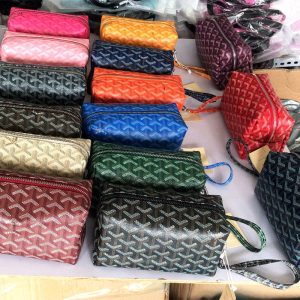 Others Replica Bags/Hand Bags Texture: PVC Popular Elements: Printing Popular Elements: Printing Style: Europe And America Closed: Zipper Size: 20*9*11cm
