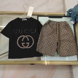 Gucci Replica Child Clothing Fabric Material: Cotton Ingredient Content: 71% (Inclusive)¡ª80% (Inclusive) Ingredient Content: 71% (Inclusive)¡ª80% (Inclusive) Gender: Universal Popular Elements: Printing Number Of Pieces: Two Piece Set Sleeve Length: Short Sleeve