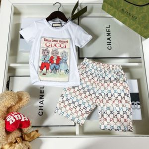 Gucci Replica Child Clothing Fabric Material: Cotton/Cotton Ingredient Content: 51% (Inclusive) - 70% (Inclusive) Ingredient Content: 51% (Inclusive) - 70% (Inclusive) Gender: Universal Popular Elements: Printing Number Of Pieces: Two Piece Suit Sleeve Length: Short Sleeve