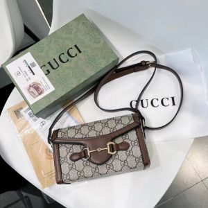 Gucci Replica Bags/Hand Bags Texture: PU Type: Small Square Bag Type: Small Square Bag Popular Elements: Rivet Style: Fashion Closed Way: Package Cover Type Suitable Age: Youth (18-25 Years Old)