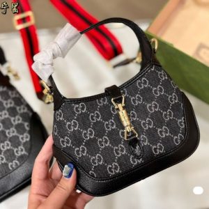 Gucci Replica Bags/Hand Bags Texture: Cowhide Type: Crescent Bag Type: Crescent Bag Popular Elements: Printing Style: Vintage Closed: Zip Closure