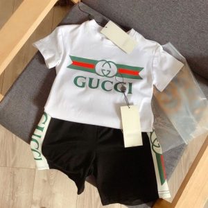 Gucci Replica Child Clothing Fabric Material: Cotton/Cotton Ingredient Content: 81% (Inclusive) - 90% (Inclusive) Ingredient Content: 81% (Inclusive) - 90% (Inclusive) Gender: Universal Popular Elements: Printing Number Of Pieces: Two Piece Suit Sleeve Length: Short Sleeve