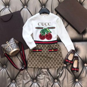 Gucci Replica Clothing Fabric Material: Modal/Modal Fiber Ingredient Content: 91% (Inclusive)¡ª95% (Inclusive) Ingredient Content: 91% (Inclusive)¡ª95% (Inclusive) Gender: Female Sleeve Length: Long Sleeves Applicable Season: Spring And Autumn Style: Leisure