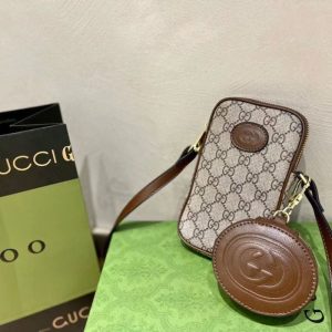 Gucci Replica Iphone Case Texture: Pvc Type: Envelope Bag Type: Envelope Bag Popular Elements: Envelope Style: Fashion Closed Way: Zipper Suitable Age: Youth (18-25 Years Old)