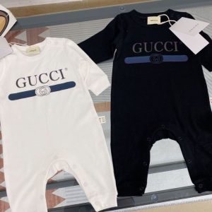 Gucci Replica Clothing Fabric Material: Cotton/Cotton Ingredient Content: 81% (Inclusive)¡ª90% (Inclusive) Ingredient Content: 81% (Inclusive)¡ª90% (Inclusive) Sleeve Length: Long Sleeves Whether To Wear A Cap: Without Cap Gender: Universal Type: Long Climb