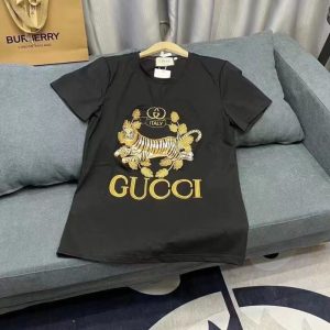 Gucci Replica Clothing Fabric Material: Cotton/Cotton Ingredient Content: 91% (Inclusive)¡ª95% (Inclusive) Ingredient Content: 91% (Inclusive)¡ª95% (Inclusive) Collar: Crew Neck Version: Loose Sleeve Length: Short Sleeve Clothing Style Details: Embroidered