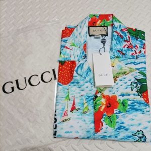 Gucci Replica Clothing Fabric Material: Other/Other Version: Loose Version: Loose Collar: Button Collar Sleeve Length: Short Sleeve Clothing Style Details: Button Style: Youth Trend