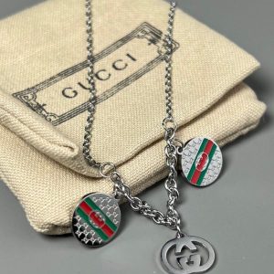 Gucci Replica Jewelry Chain Material: Titanium Steel Whether To Bring A Fall: Belt Pendant Whether To Bring A Fall: Belt Pendant Pendant Material: Titanium Steel Pattern: Plant Flower Style: Sweet Gender: Couple