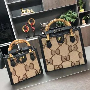 Gucci Replica Bags/Hand Bags Bag Type: Bamboo Bag Bag Size: Middle Bag Size: Middle Lining Material: Nylon Bag Shape: Horizontal Square Closure Type: Magnetic Buckle Pattern: Letter