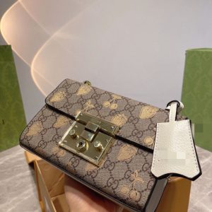 Gucci Replica Bags/Hand Bags Texture: Cowhide Type: Small Square Bag Type: Small Square Bag Popular Elements: Printing Style: Fashion Closed: Magnetic Buckle