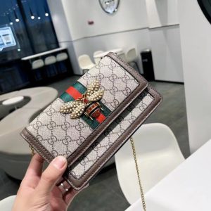 Gucci Replica Bags/Hand Bags Bag Type: Small Square Bag Bag Size: Small Bag Size: Small Lining Material: No Lining Bag Shape: Horizontal Square Closure Type: Package Cover Type Hardness: Medium Soft