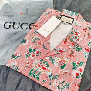 Gucci Replica Men Clothing Fabric Material: Other Version: Loose Version: Loose Collar: Pointed Collar (Regular) Sleeve Length: Short Sleeve Clothing Style Details: Button