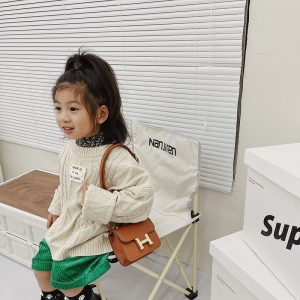 Hermes Replica Child Clothing Pattern: Letter And Number Applicable Age Group: Under 14 Applicable Age Group: Under 14 Gender: Female Closed: Magnetic Buckle Style: Korean Version Fabric Material: PU/ PU Leather