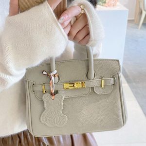 Hermes Replica Bags/Hand Bags Brand: Hermes Texture: Cowhide Texture: Cowhide Type: Birkin Popular Elements: Solid Color Closed: Package Cover Type Size: 20*11*15cm