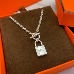 Hermes Replica Jewelry Chain Material: 925 Silver Pendant Material: 925 Silver Pendant Material: 925 Silver Style: Elegant Chain Style: Melon Seed Chain Length: 21Cm (Included)-50Cm (Not Included)