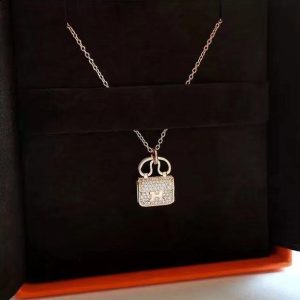 Hermes Replica Jewelry Chain Material: Other Pendant Material: Other Pendant Material: Other Style: Vintage Chain Style: Melon Seed Chain Whether To Bring A Fall: Belt Pendant For People: Female