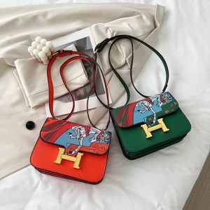 Hermes Replica Bags/Hand Bags Texture: PU Type: Small Square Bag Type: Small Square Bag Popular Elements: Printing Style: Fashion Closed: Lock Size: 19*14*8cm