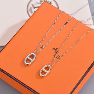 Hermes Replica Jewelry Chain Material: Titanium Steel Pendant Material: Titanium Steel Pendant Material: Titanium Steel Style: Other Whether To Bring A Fall: Belt Pendant Length: 21Cm (Included)-50Cm (Not Included)