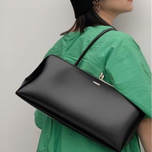 Others Replica Bags/Hand Bags Material: PU Bag Type: Small Square Bag Bag Type: Small Square Bag Bag Size: Middle Lining Material: Synthetic Leather Bag Shape: Horizontal Square Closure Type: Lock