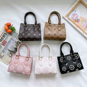 Louis Vuitton Replica Bags Applicable To School Age: Toddler Material: PU Leather Bag Size: 16*13*6.5cm Material: PU Leather Capacity: Small Closure Type: Magnetic Buckle Number Of Shoulder Straps: Single Lining Material: Synthetic Leather Pattern: Printing