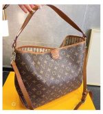 Louis Vuitton Replica Bags Bag Type: Tote Bag Size: Big Lining Material: Polyester Bag Size: Big Bag Shape: Bucket Type Closure Type: Exposure Pattern: Letter Hardness: Soft With Or Without Interlayer: None